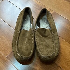 UGG Ascot Skipper size 8